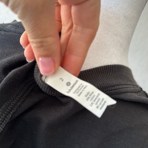 Lululemon Women’s Black Crop Top Size 2 - Picture 3 of 4